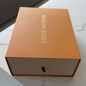 Louis Vuitton sneaker  box